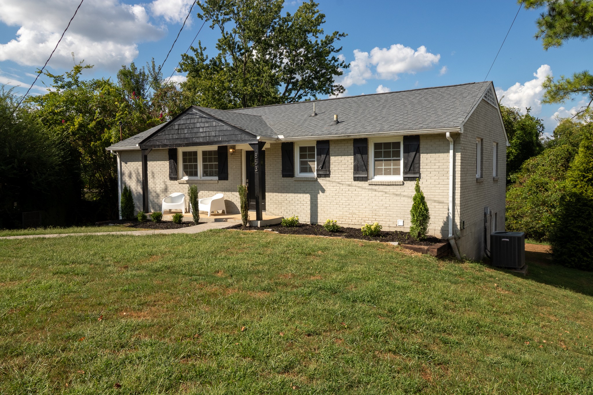 853 Rose Park Dr Property Photo 3