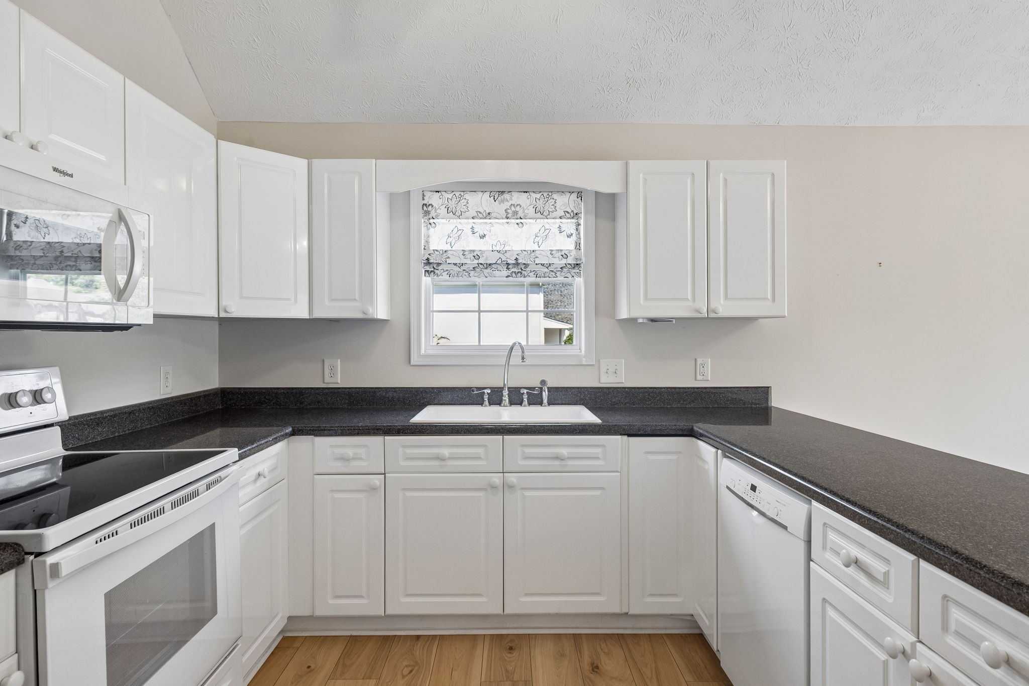 990 Chesire Way Property Photo 7