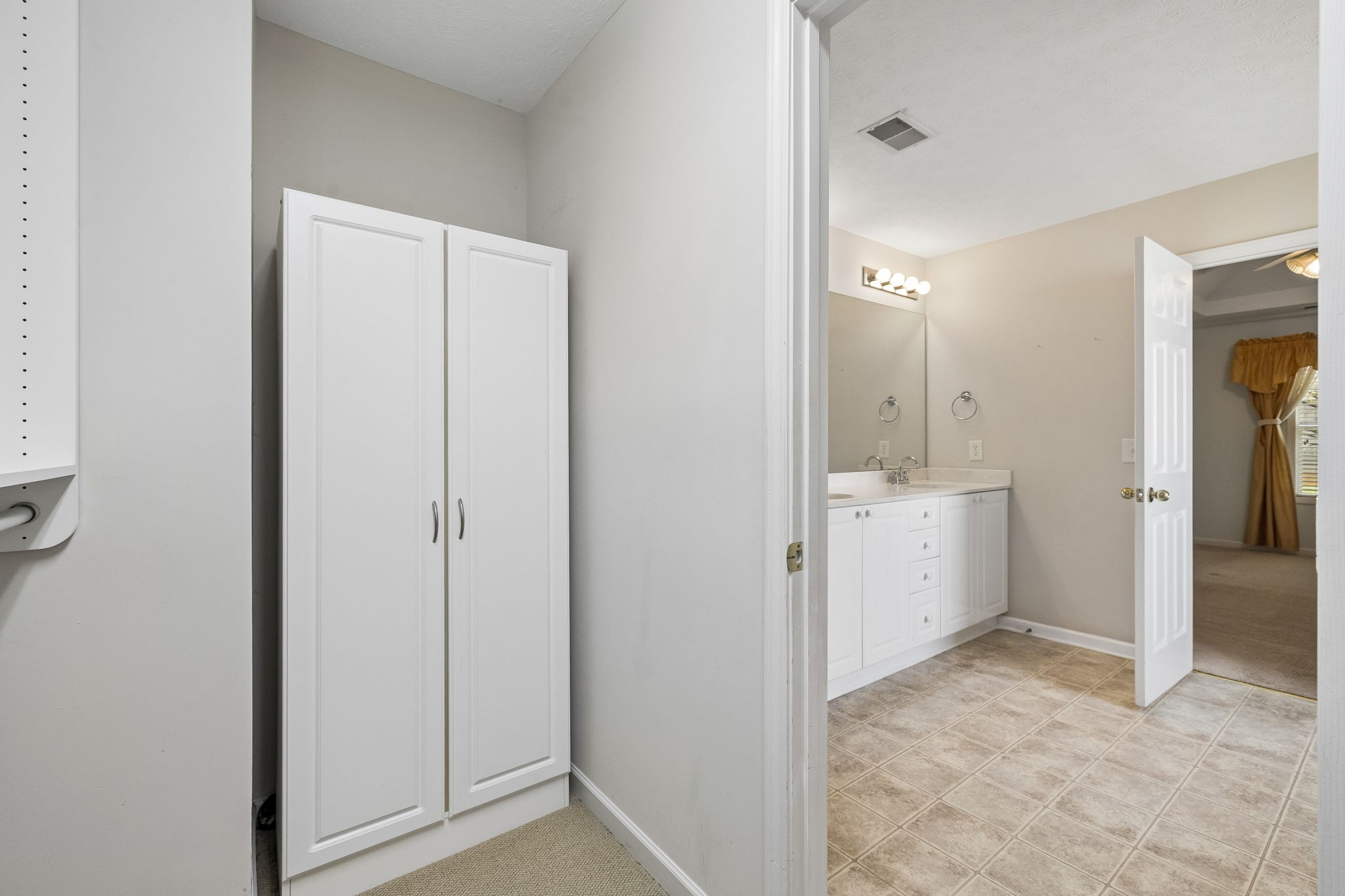 990 Chesire Way Property Photo 29