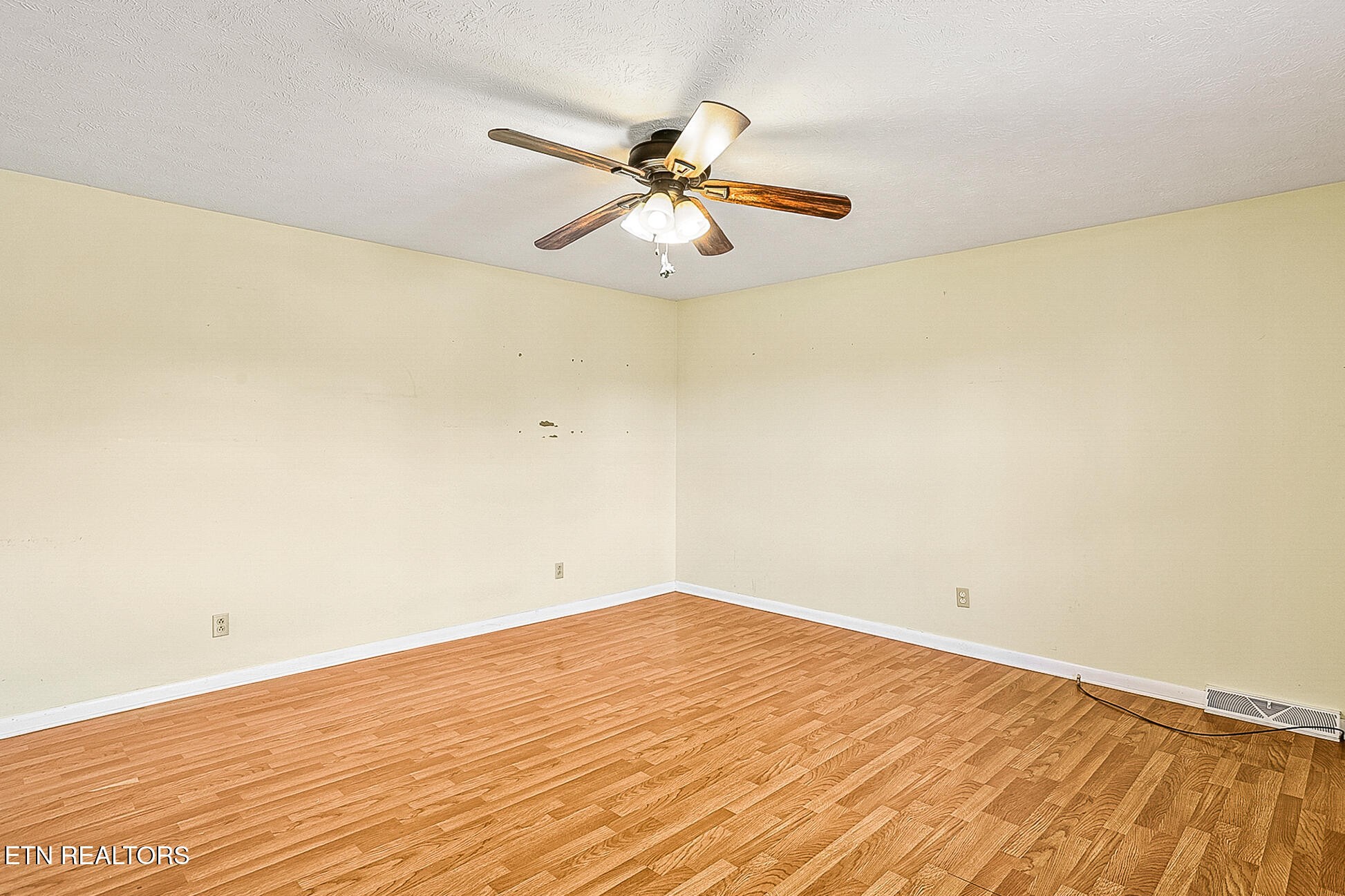 7518 Washington Pike Property Photo 3