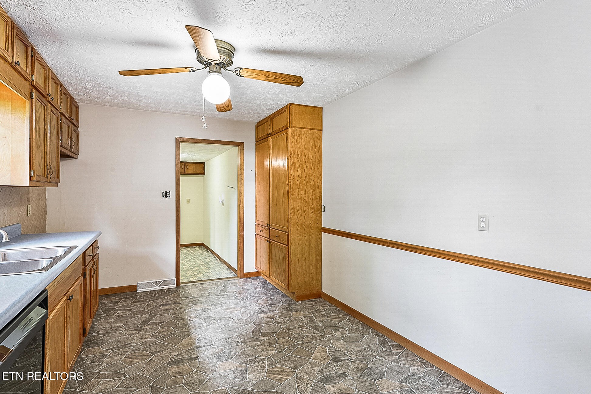 7518 Washington Pike Property Photo 13