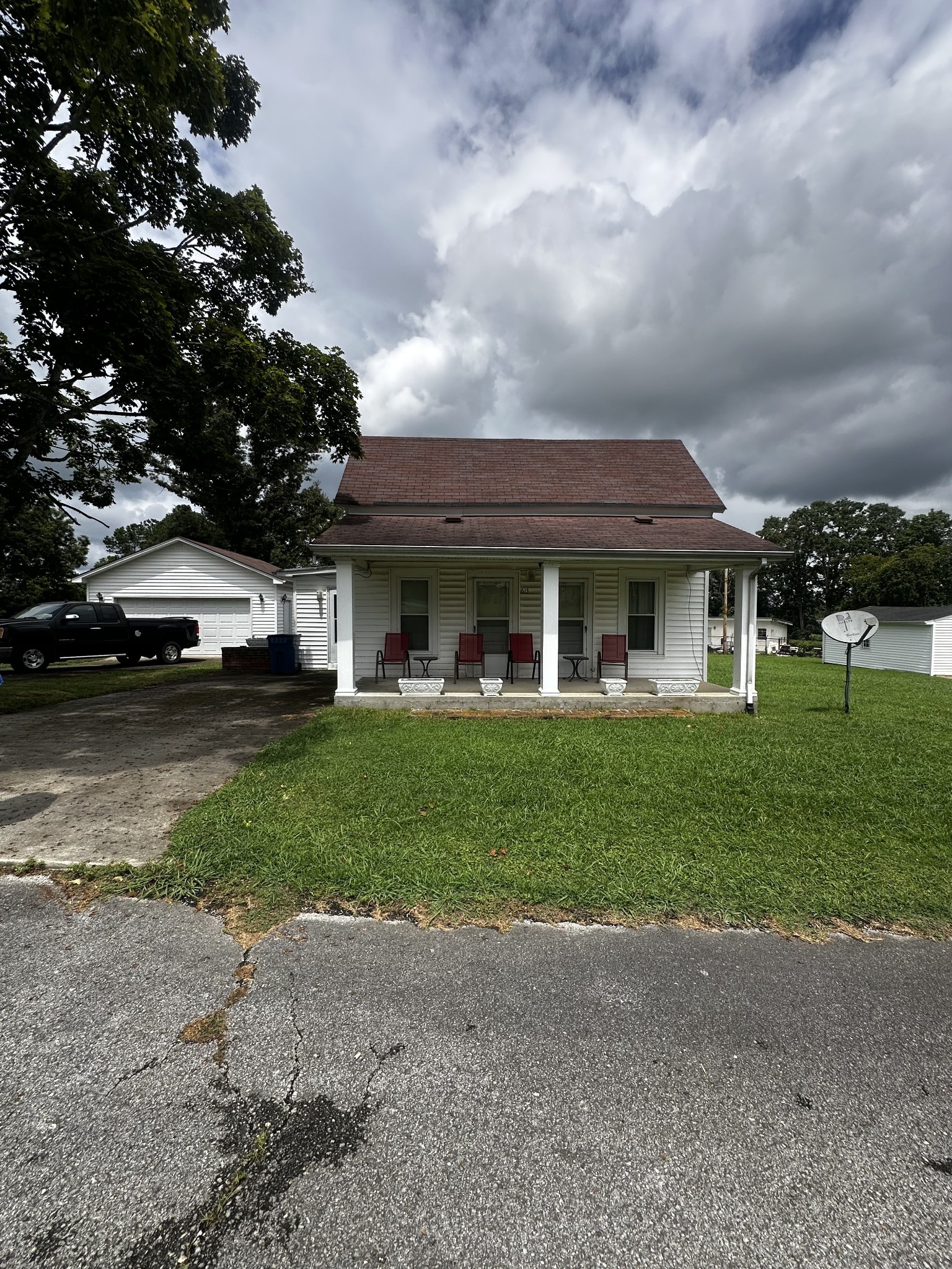 613 E Harp St Property Photo 1