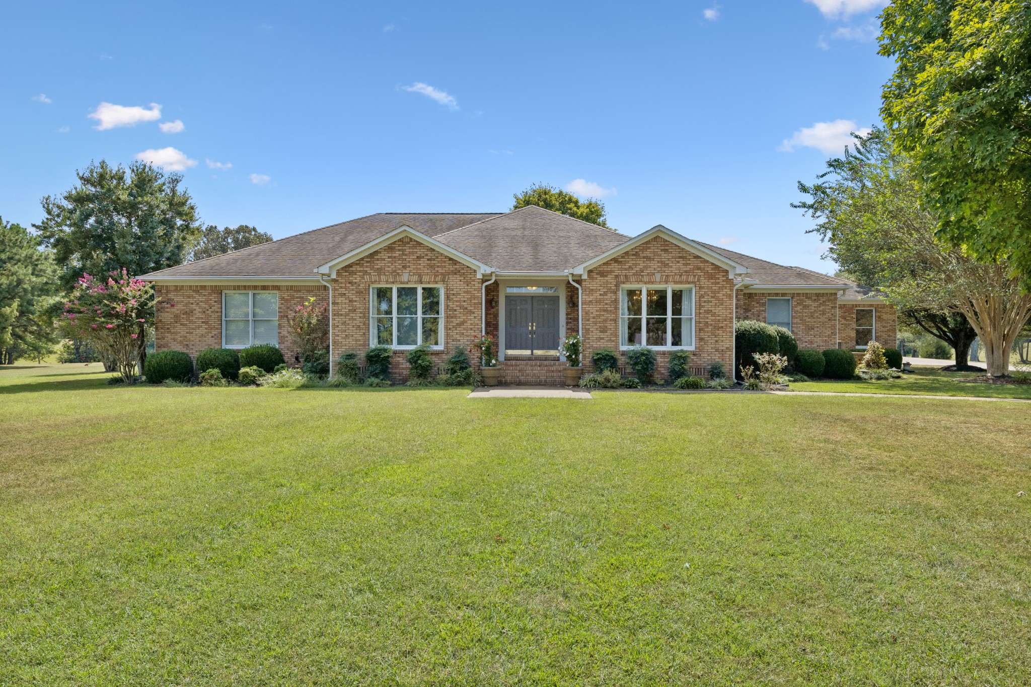 23 Cardinal Ct, W Property Photo 1