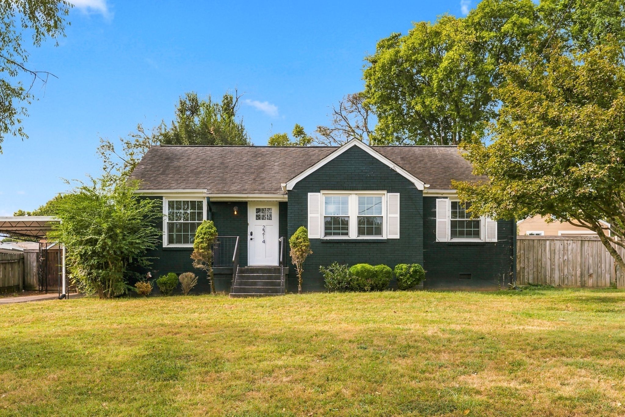 2214 Fernwood Dr Property Photo 1
