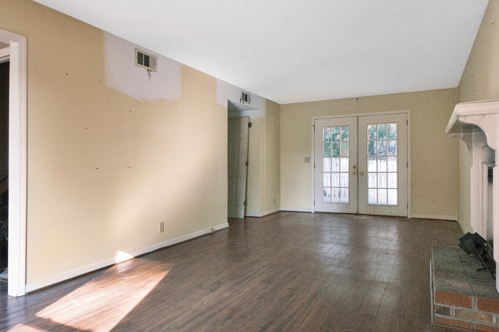 157 Rivergate Dr Property Photo 2
