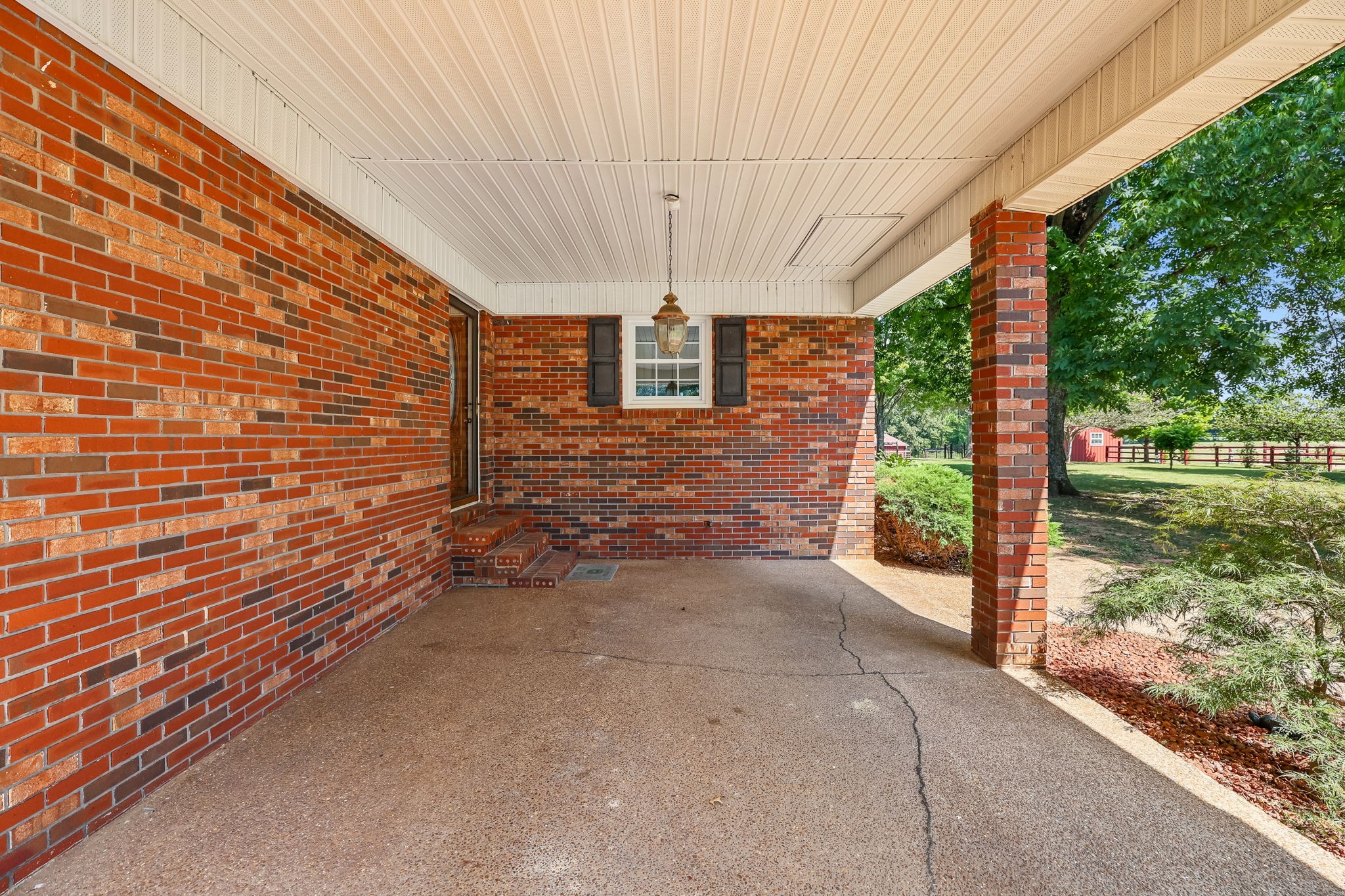 1956 Shady Grove Rd Property Photo 5