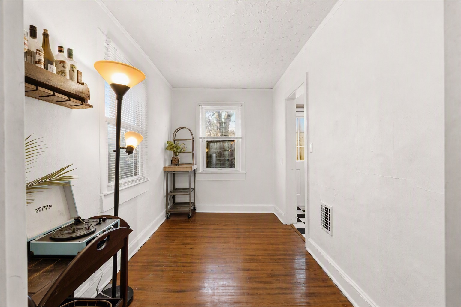 2501 Inga St Property Photo 10