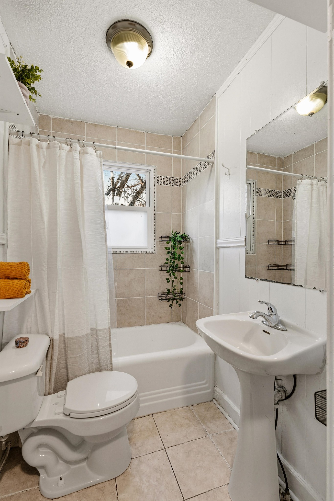 2501 Inga St Property Photo 14