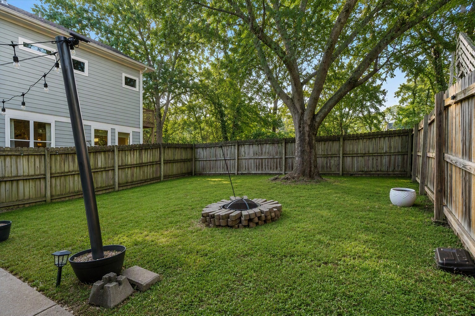 2501 Inga St Property Photo 17