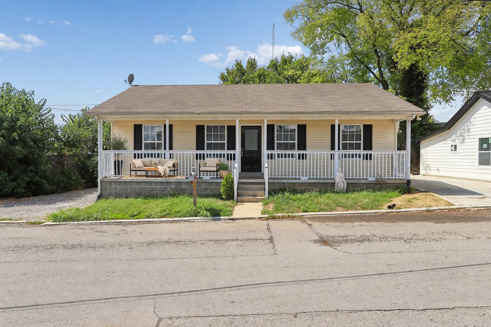 1007 Hamilton Dr Property Photo 1