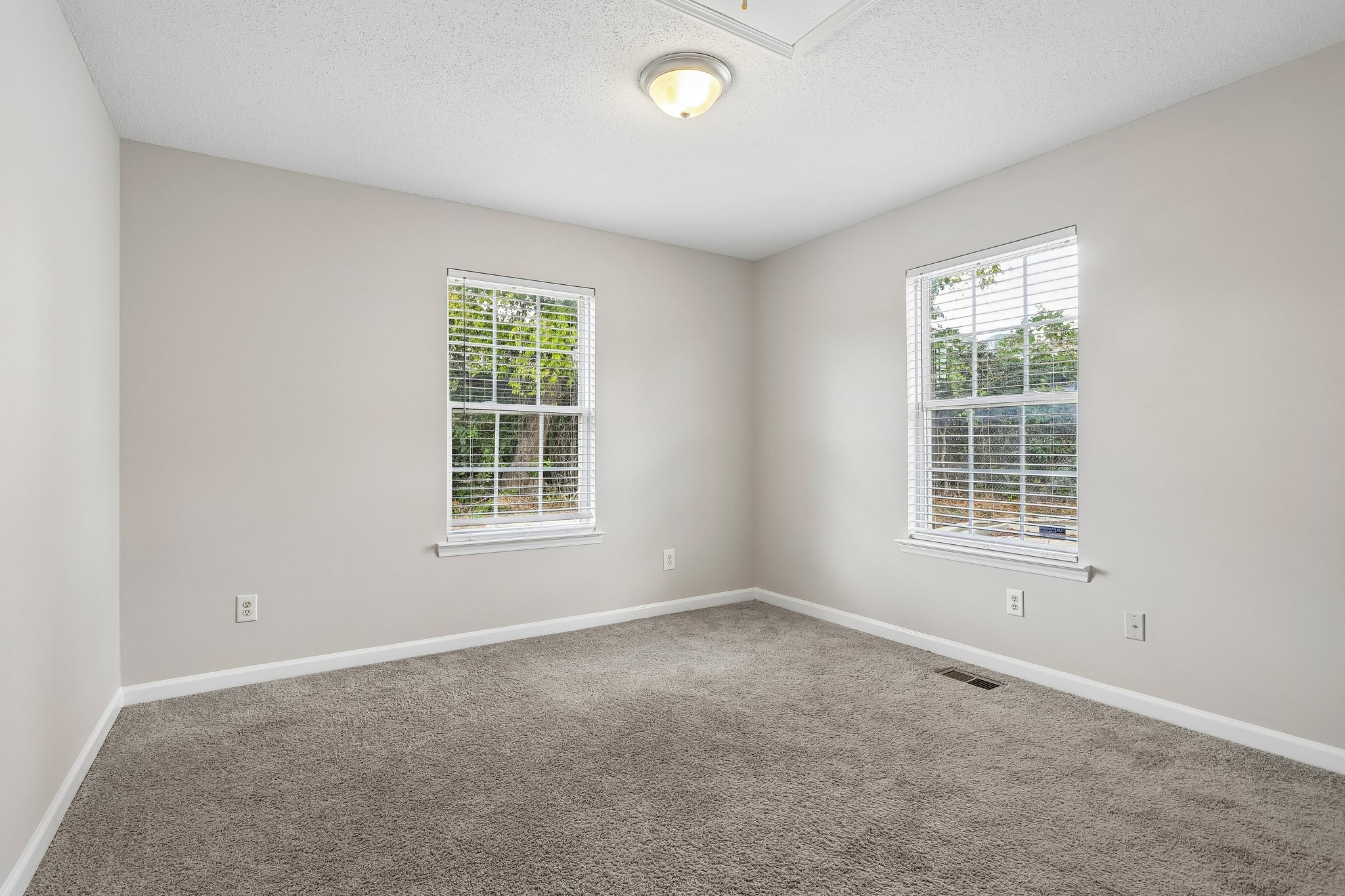 1007 Hamilton Dr Property Photo 30