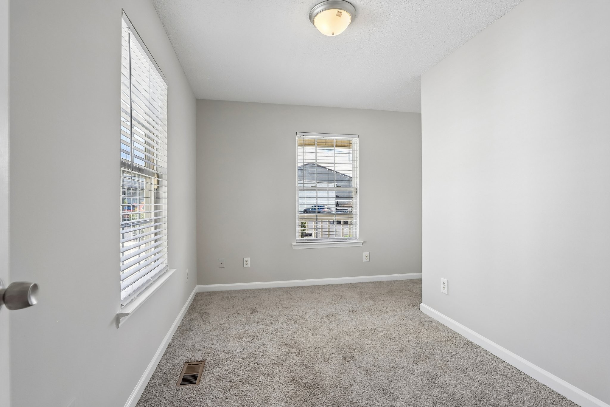 1007 Hamilton Dr Property Photo 34