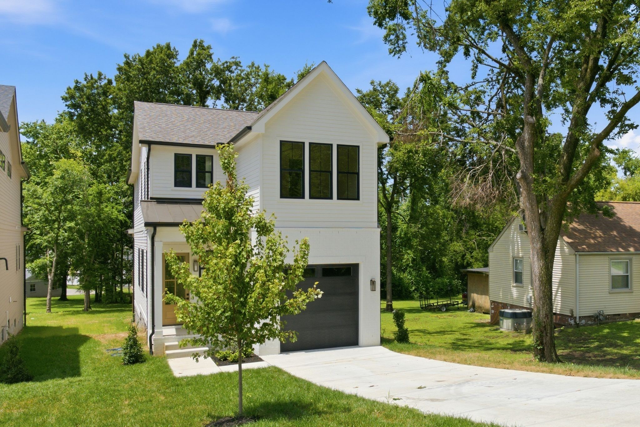 565b Croley Dr Property Photo 1