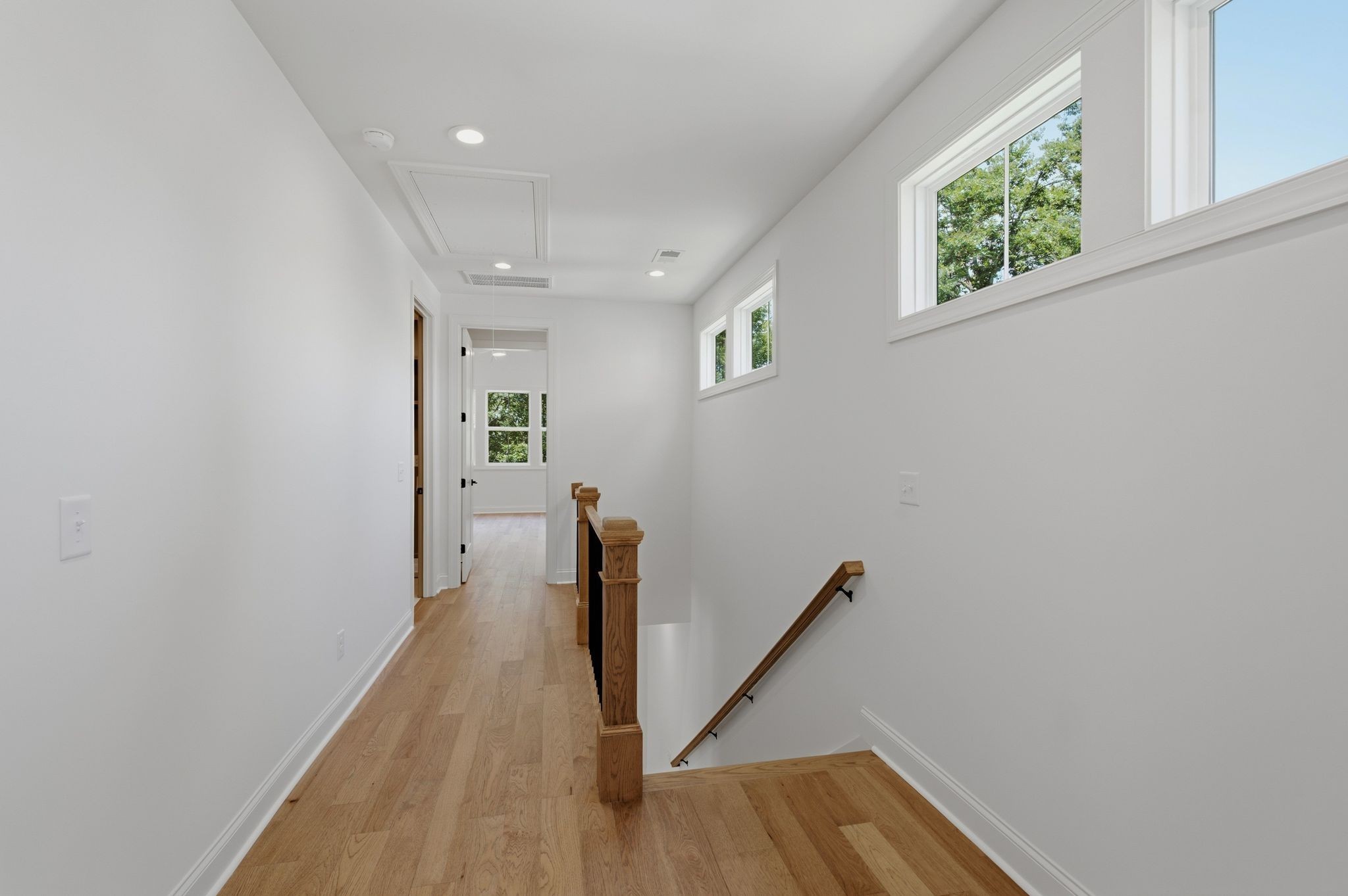 565b Croley Dr Property Photo 17