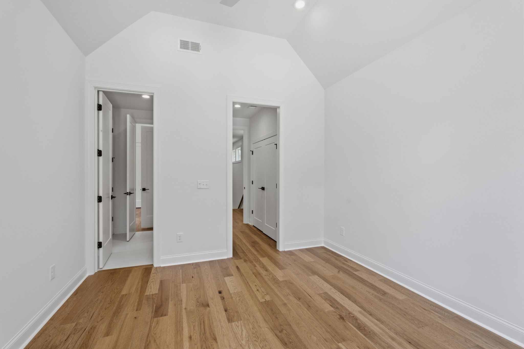565b Croley Dr Property Photo 19