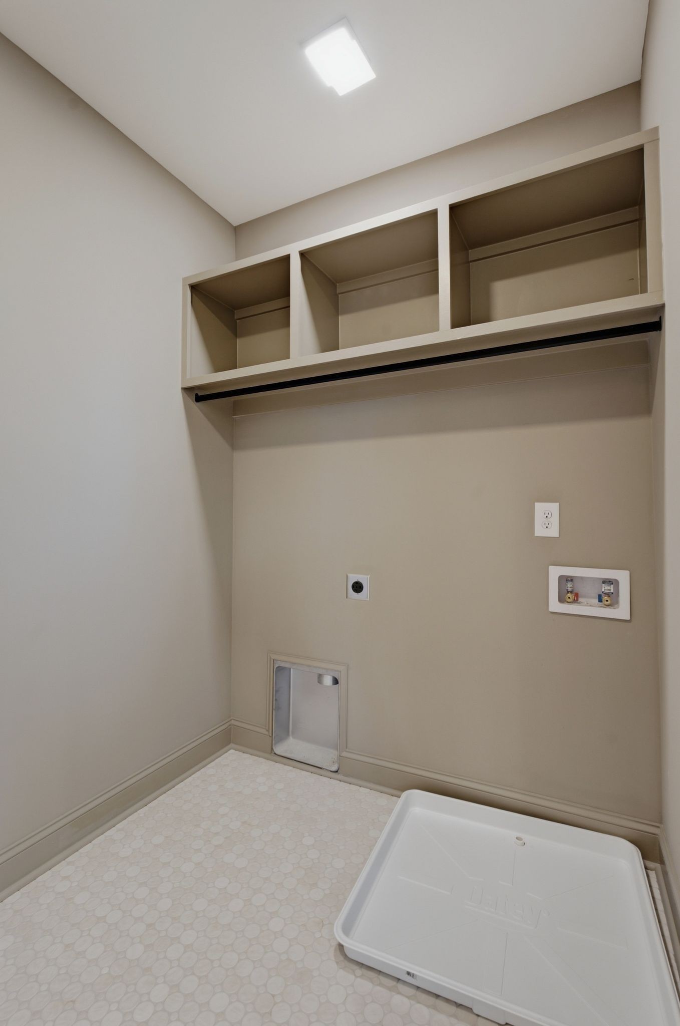 565b Croley Dr Property Photo 23