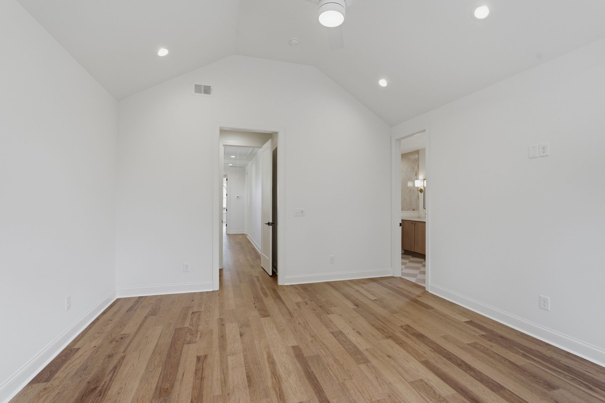 565b Croley Dr Property Photo 25