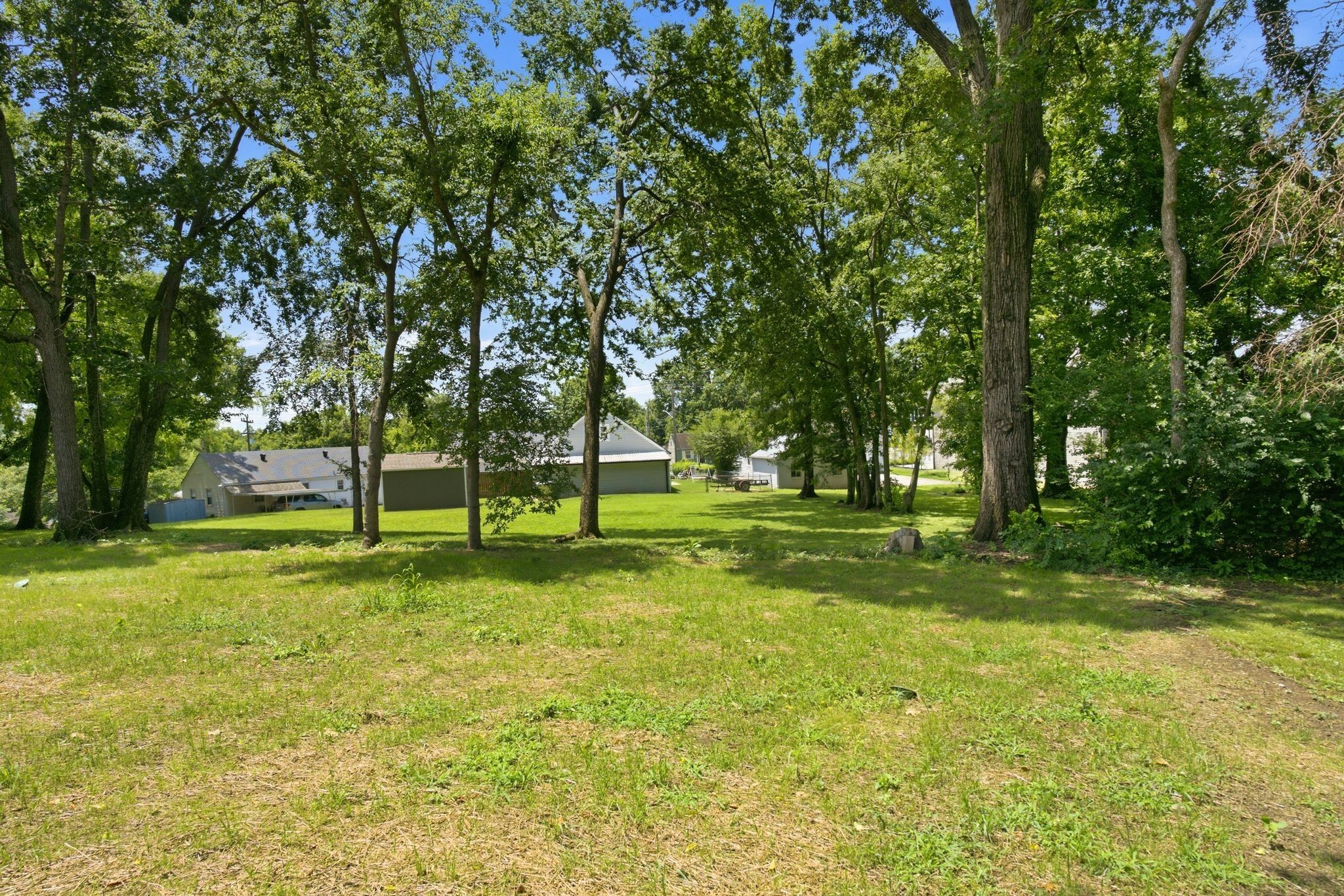 565b Croley Dr Property Photo 34