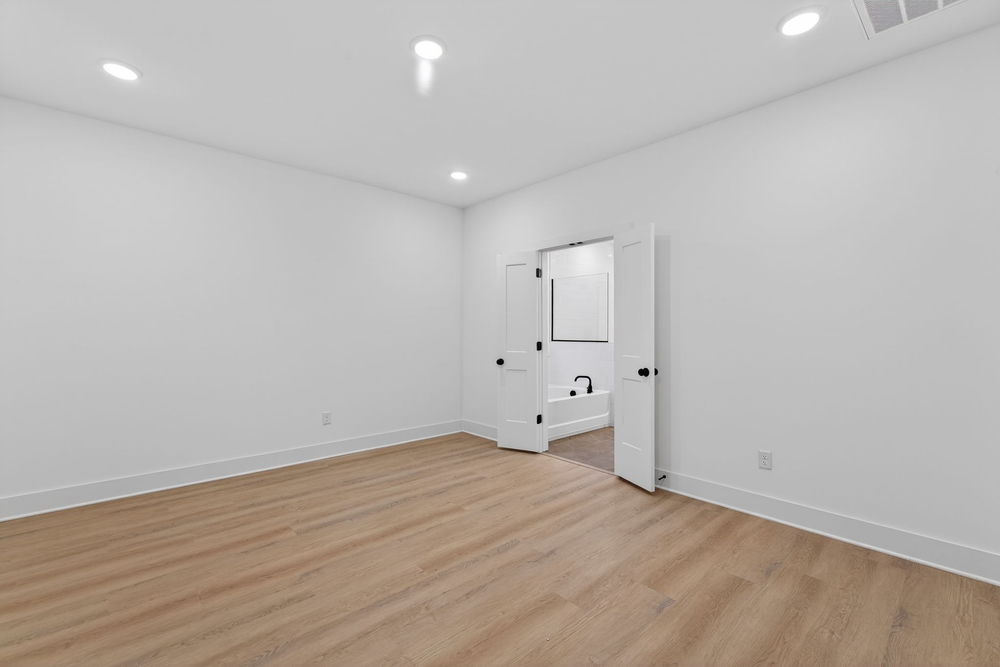 2401 Sharpstone Drive Property Photo 18