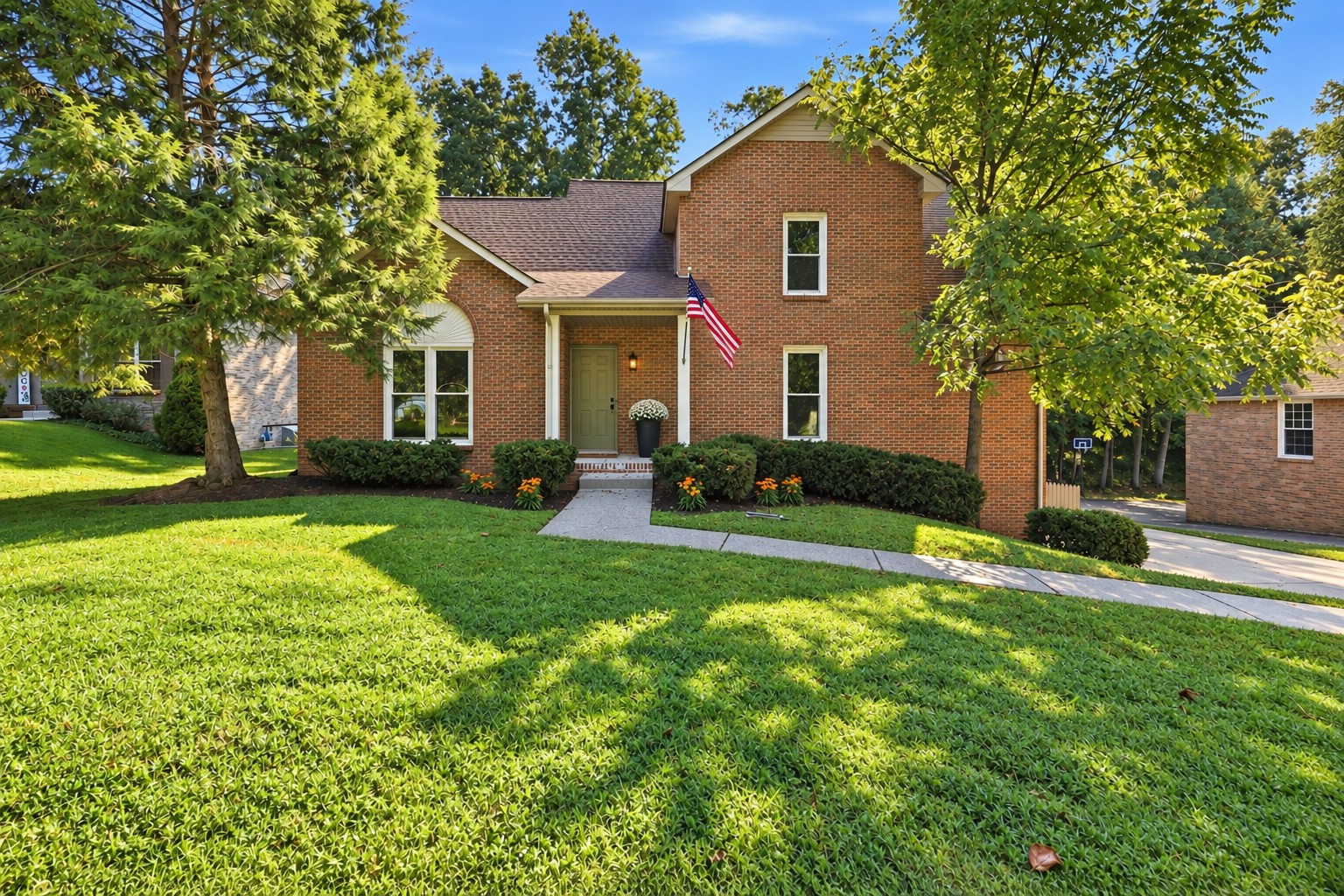111 Vannoak Dr Property Photo 1