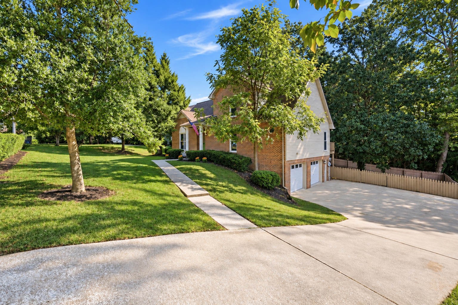 111 Vannoak Dr Property Photo 4