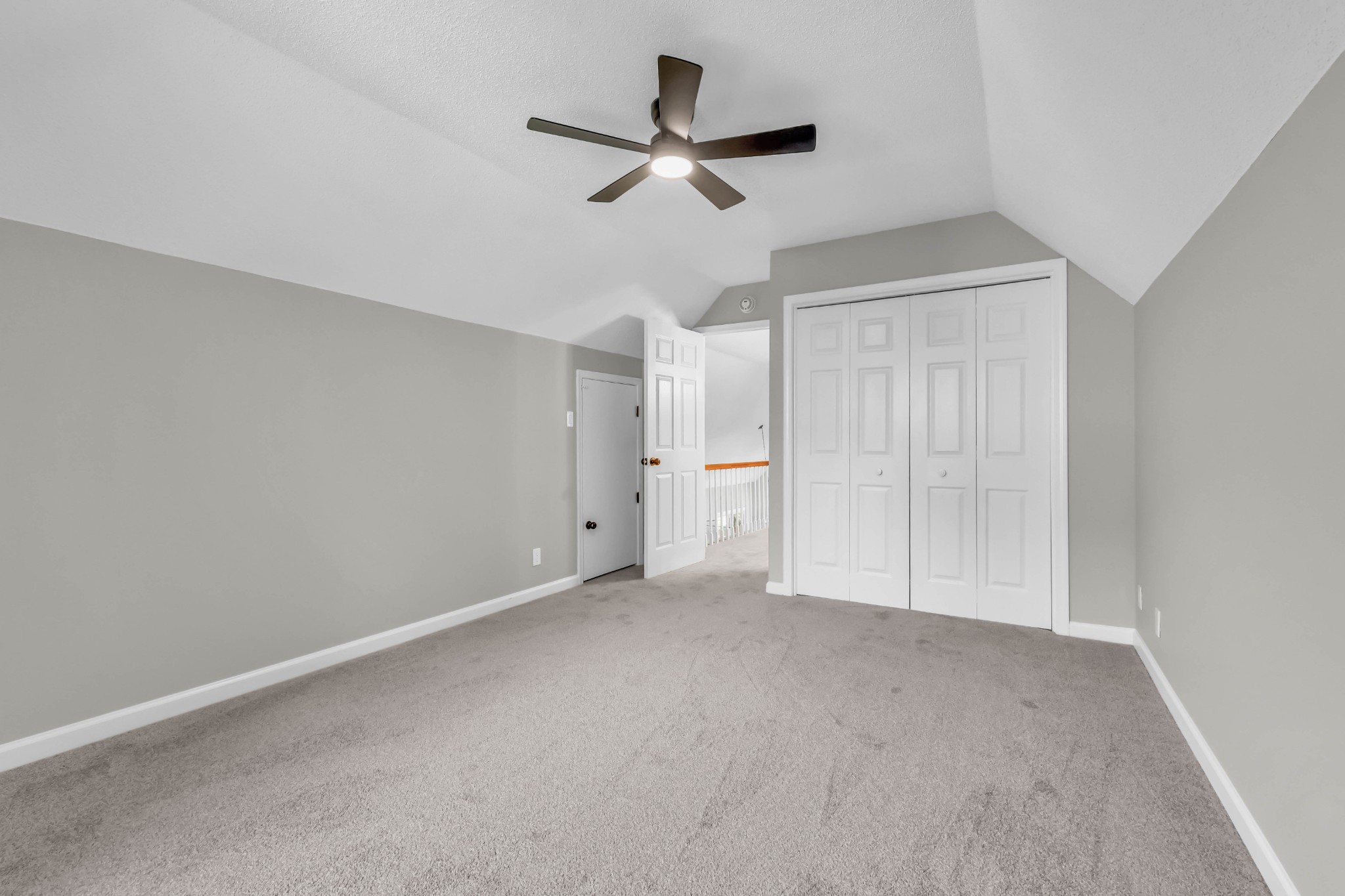 111 Vannoak Dr Property Photo 33
