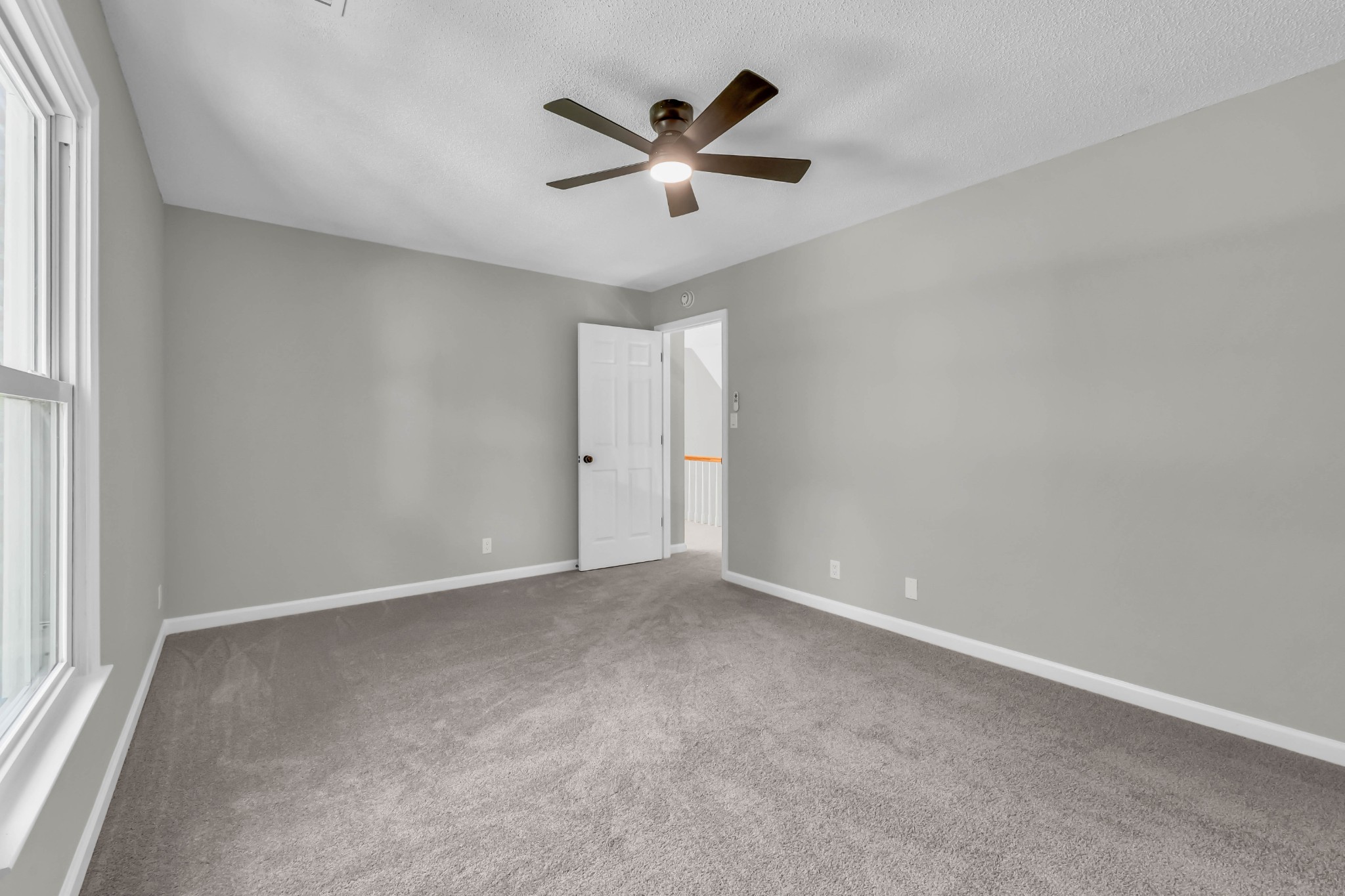 111 Vannoak Dr Property Photo 34