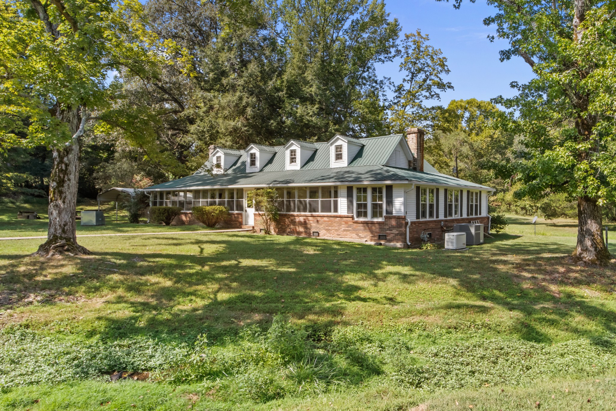 2889 Tennessee Ridge Rd Property Photo 1