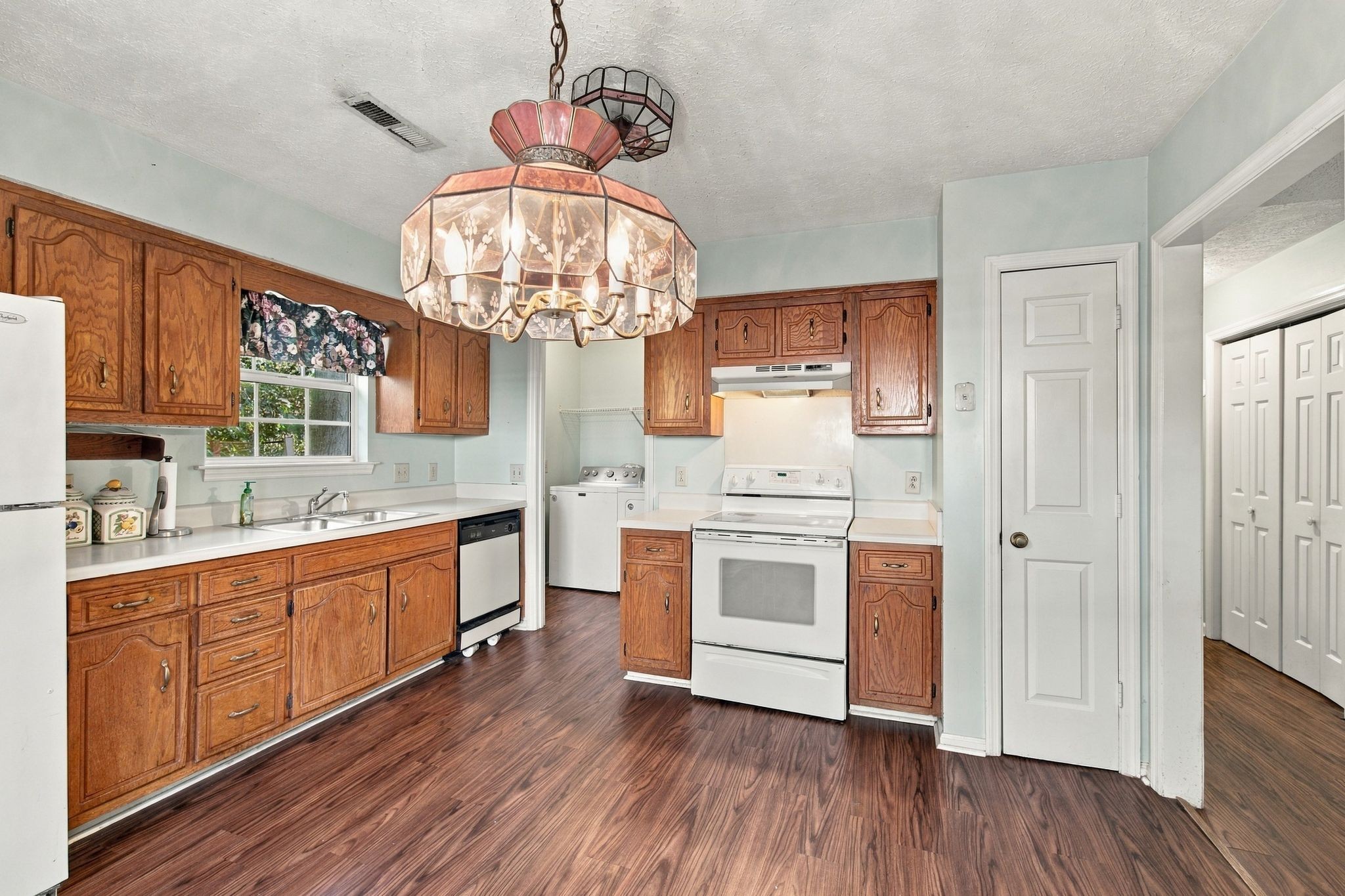 3545 Lake Towne Dr Property Photo 9