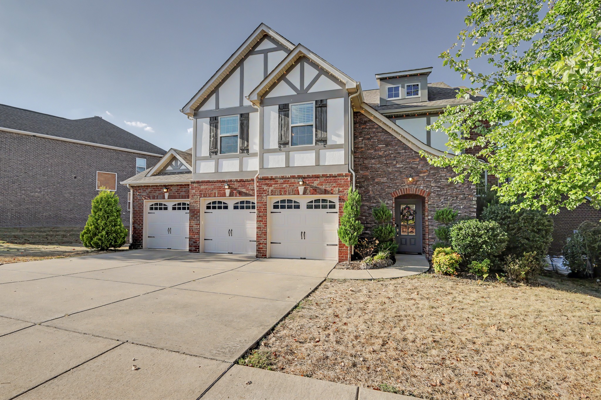 2214 Chaucer Park Ln Property Photo 1