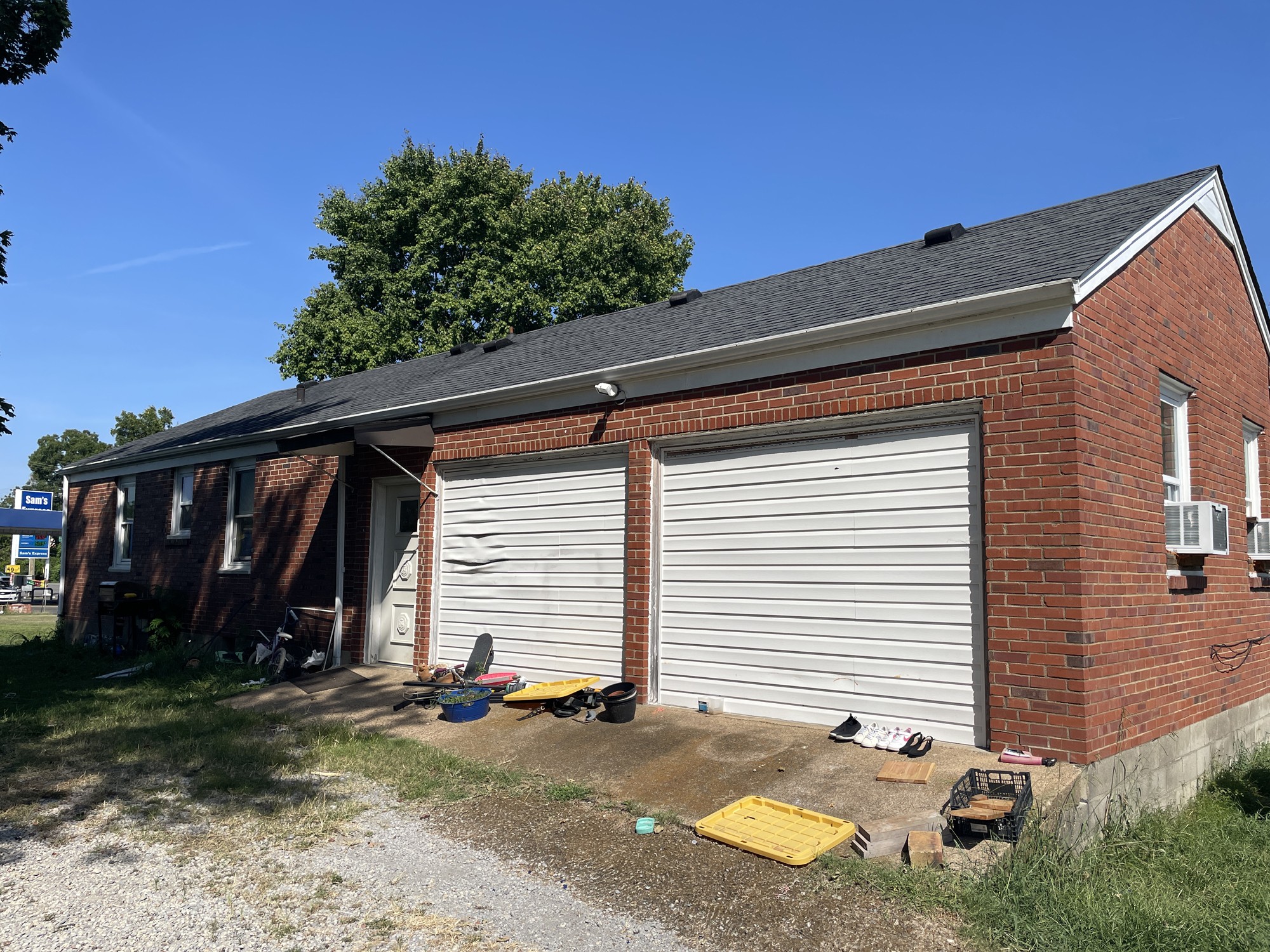 22 E Thompson Ln Property Photo 2