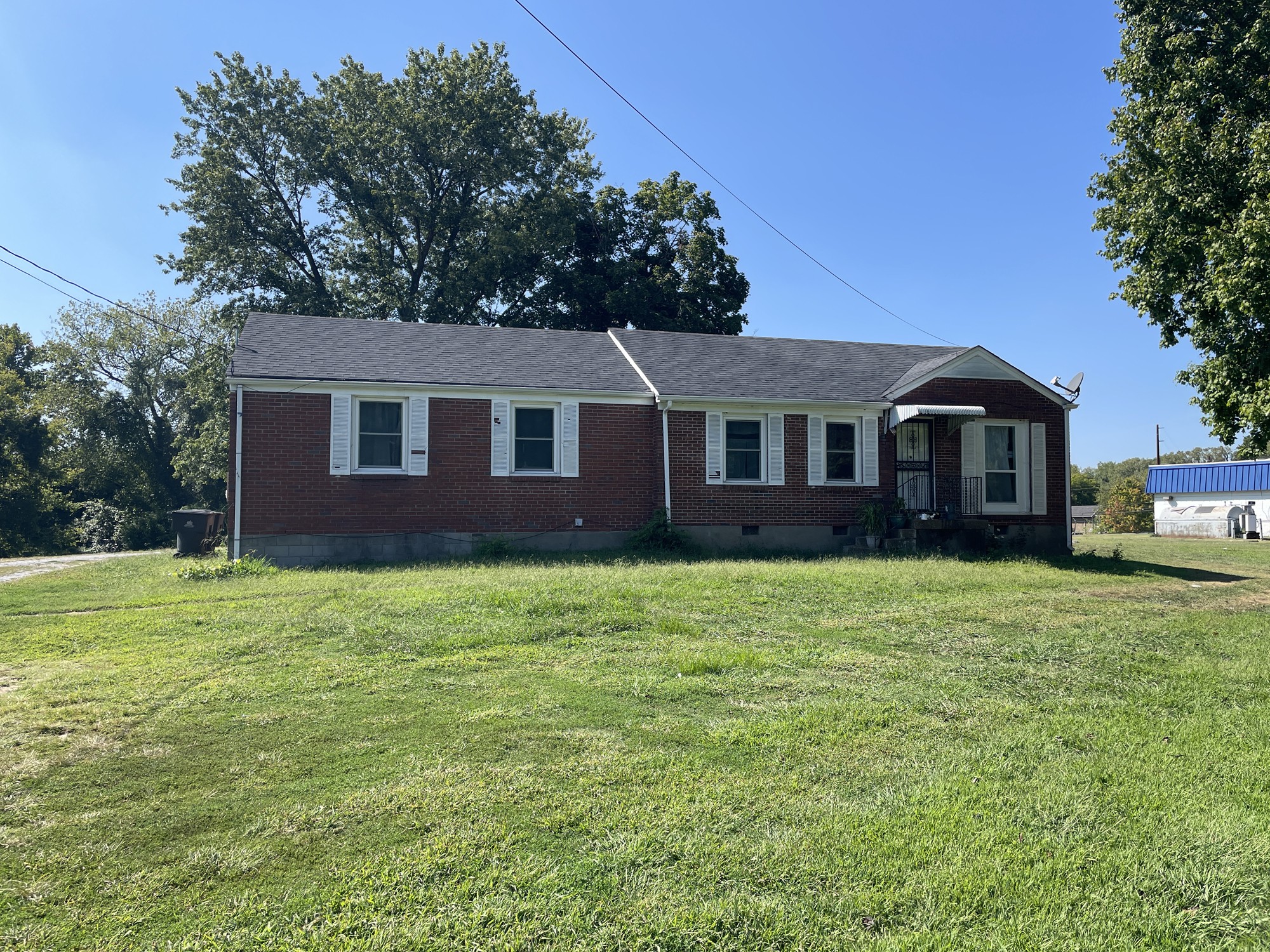 22 E Thompson Ln Property Photo 5