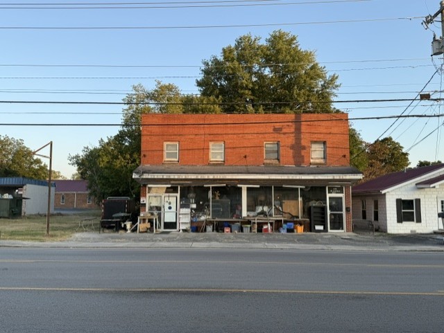 406 W Lincoln St Property Photo 2