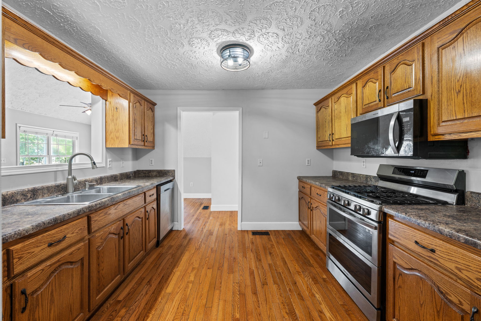 496 Highland Dr Property Photo 4