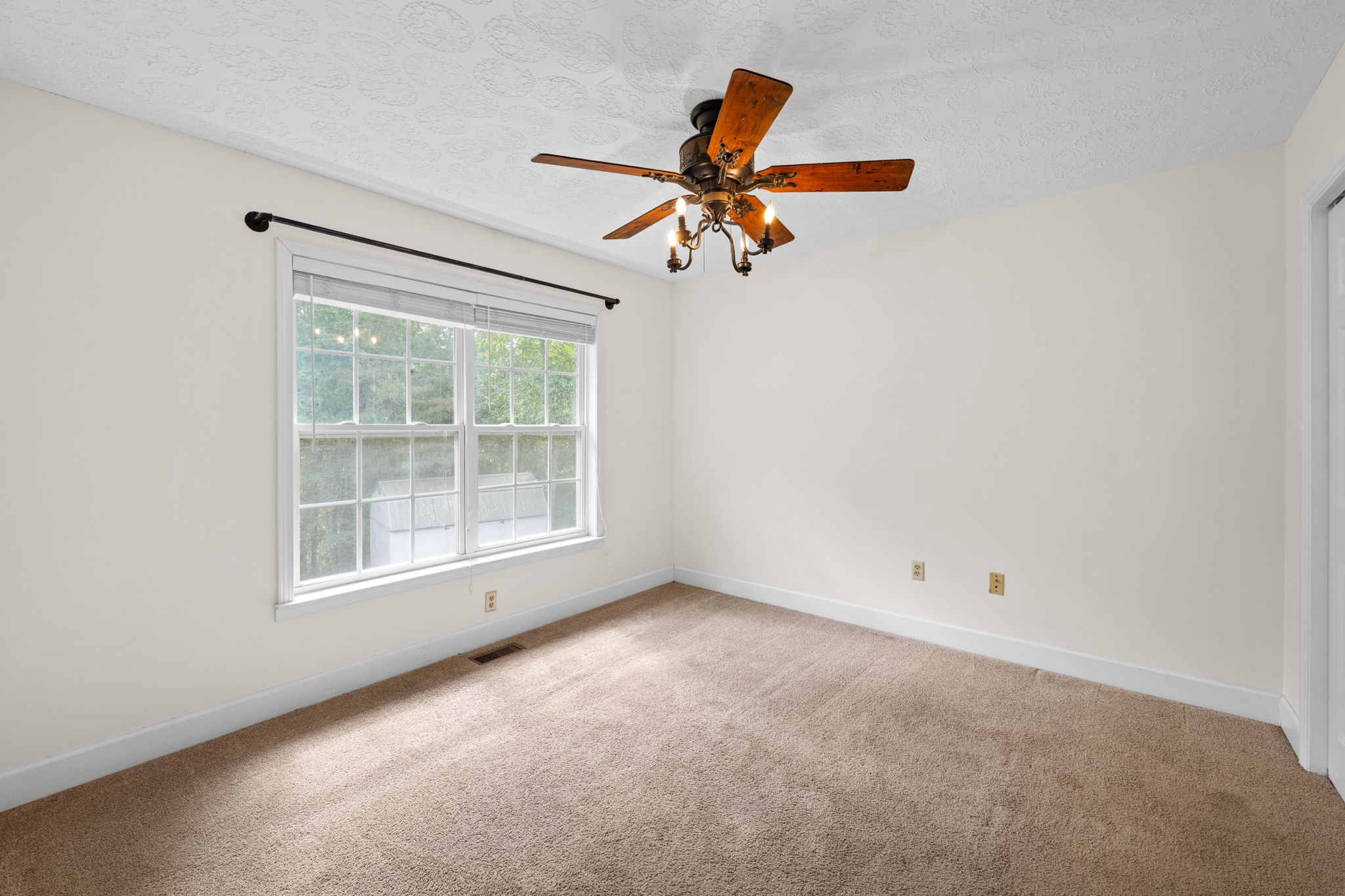 496 Highland Dr Property Photo 22