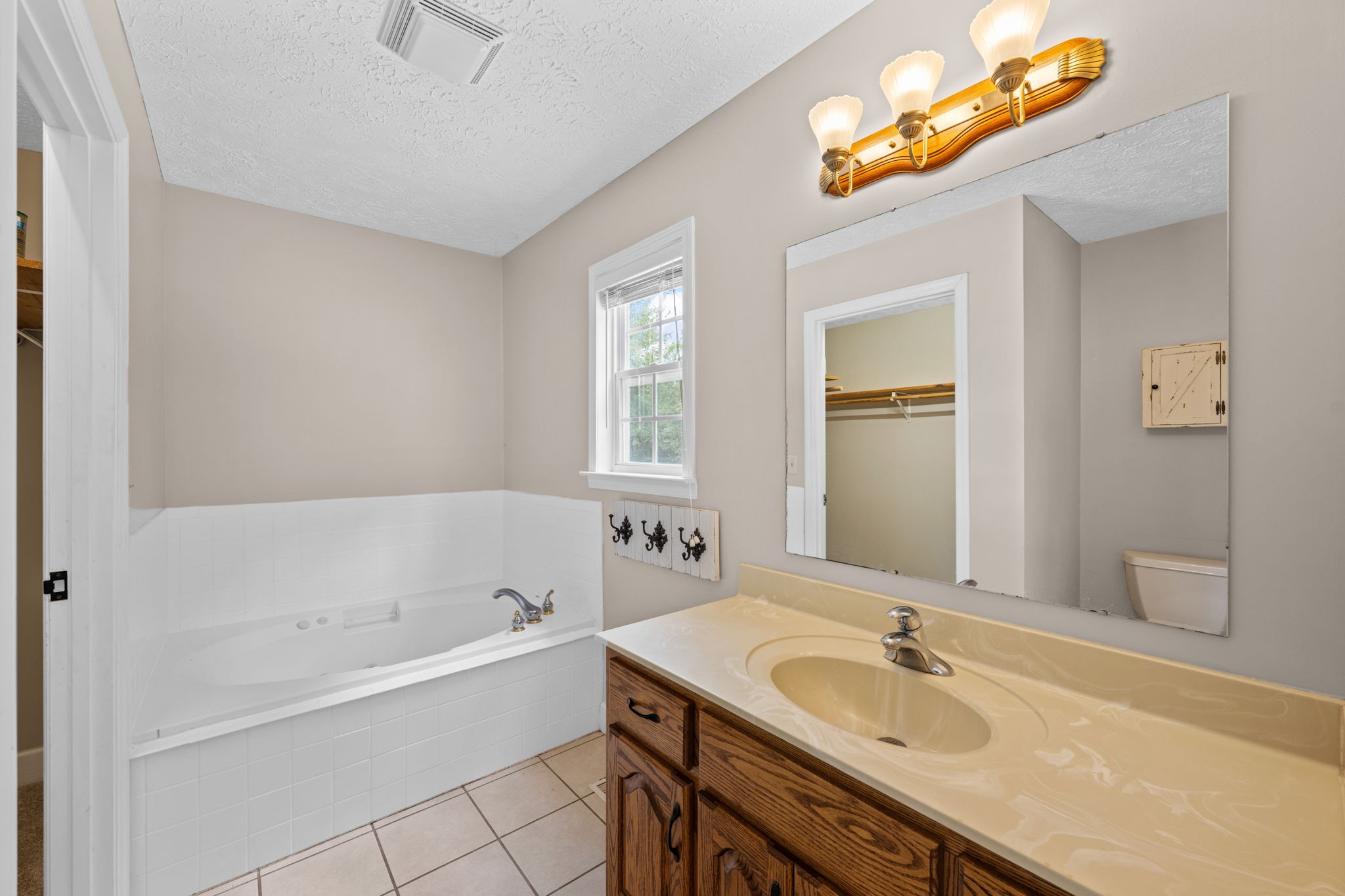 496 Highland Dr Property Photo 28