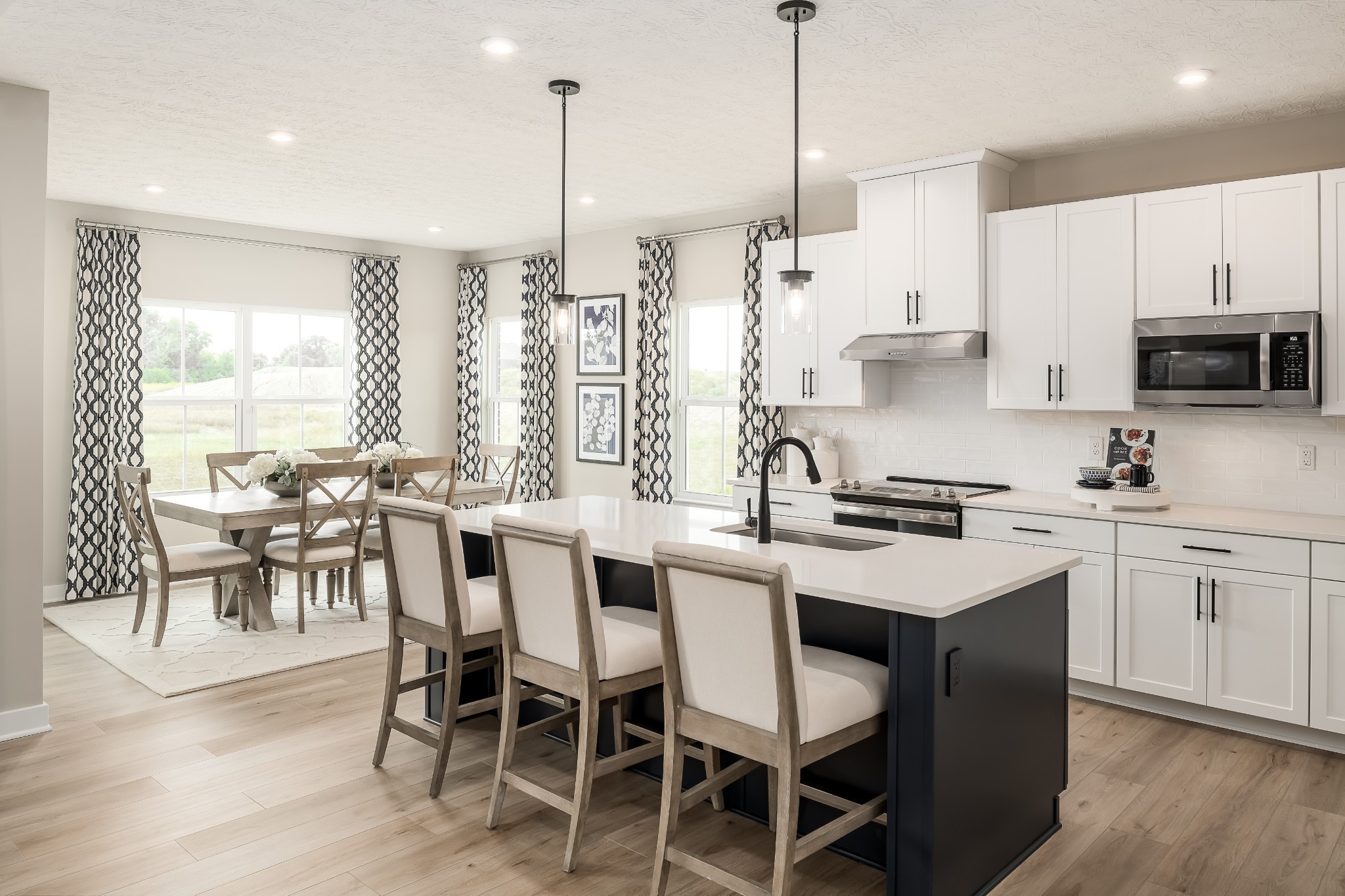 1907 Thoroughbred Way Property Photo 3