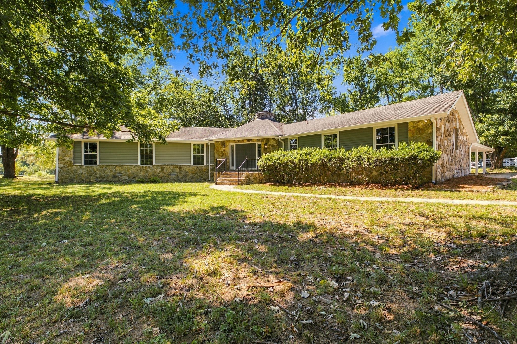 200 Graystone Dr Property Photo 1