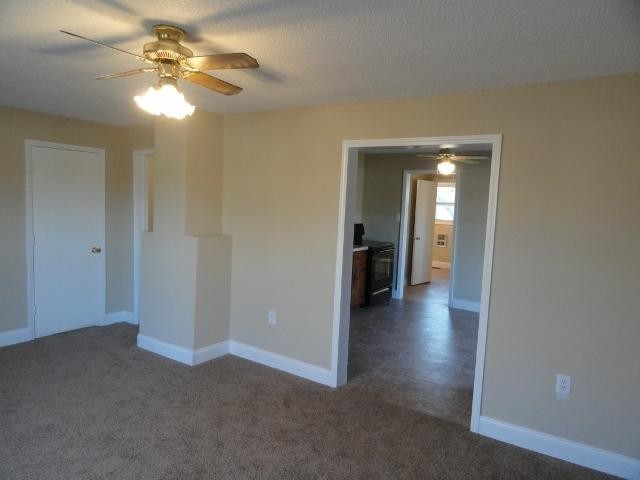 1319 Searcy St Property Photo 2