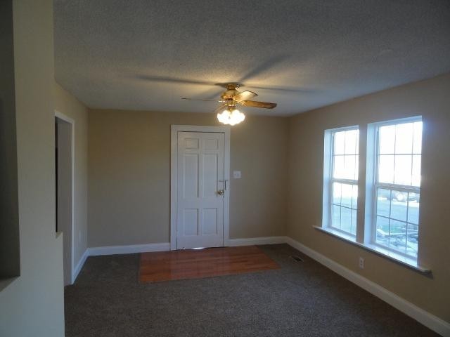 1319 Searcy St Property Photo 3