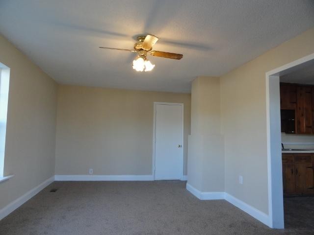 1319 Searcy St Property Photo 4