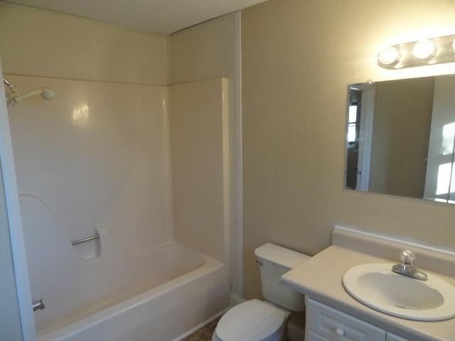 1319 Searcy St Property Photo 11