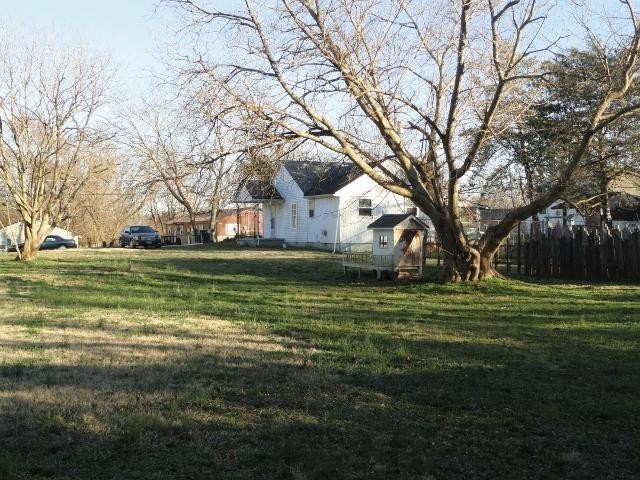 1319 Searcy St Property Photo 15