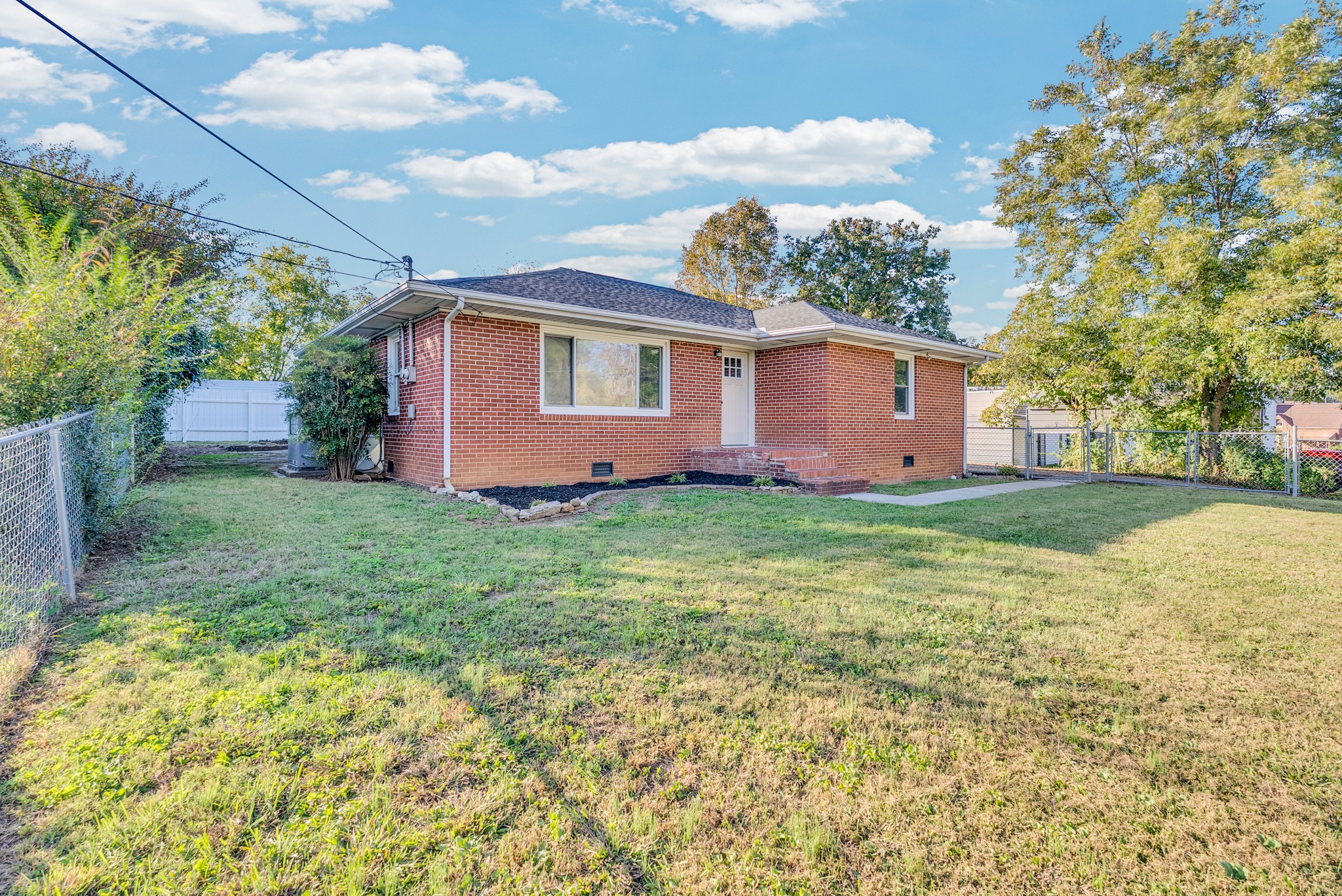 107 Oak St Property Photo 1