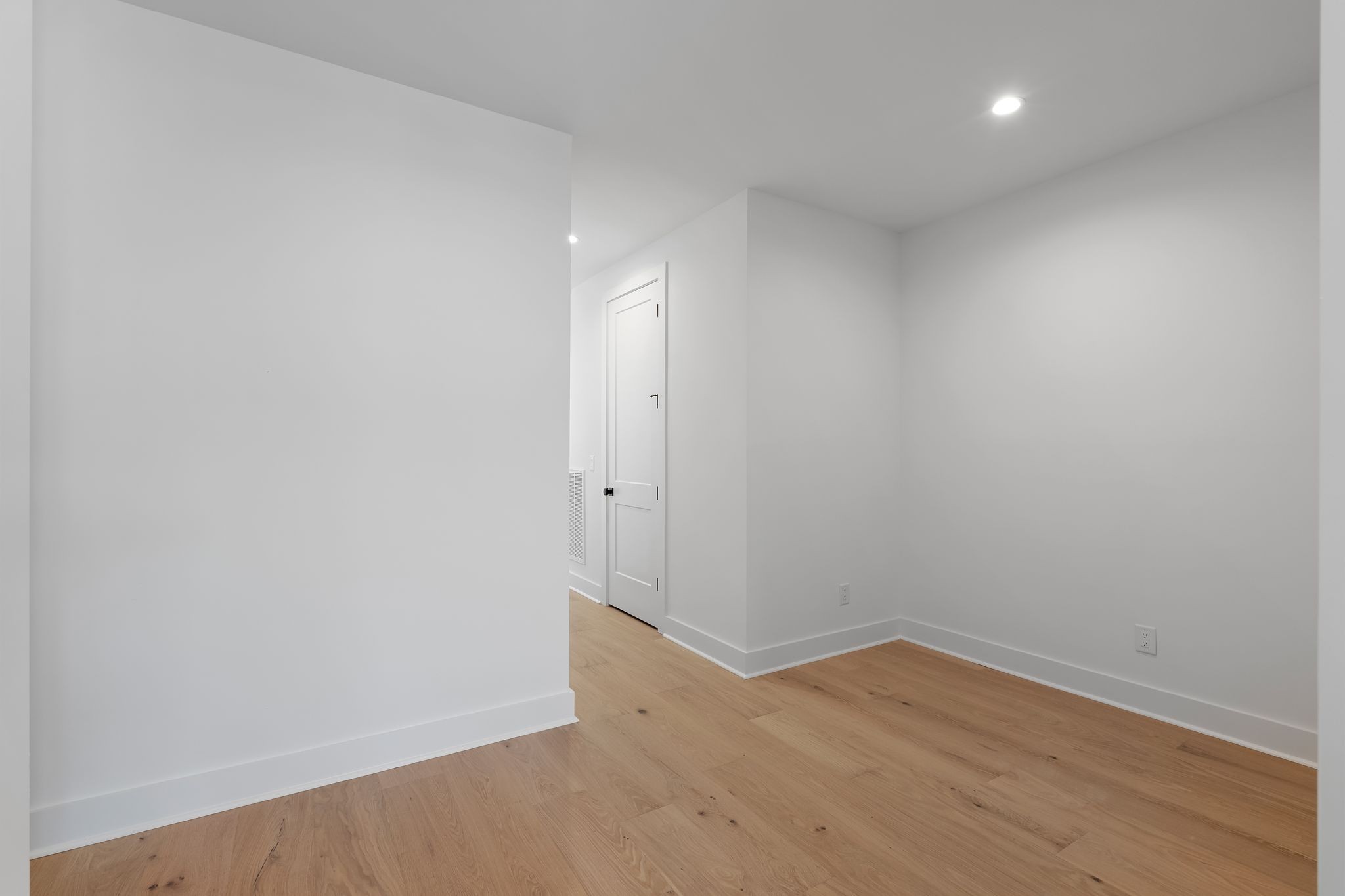 1010 Argyle Ave Property Photo 25