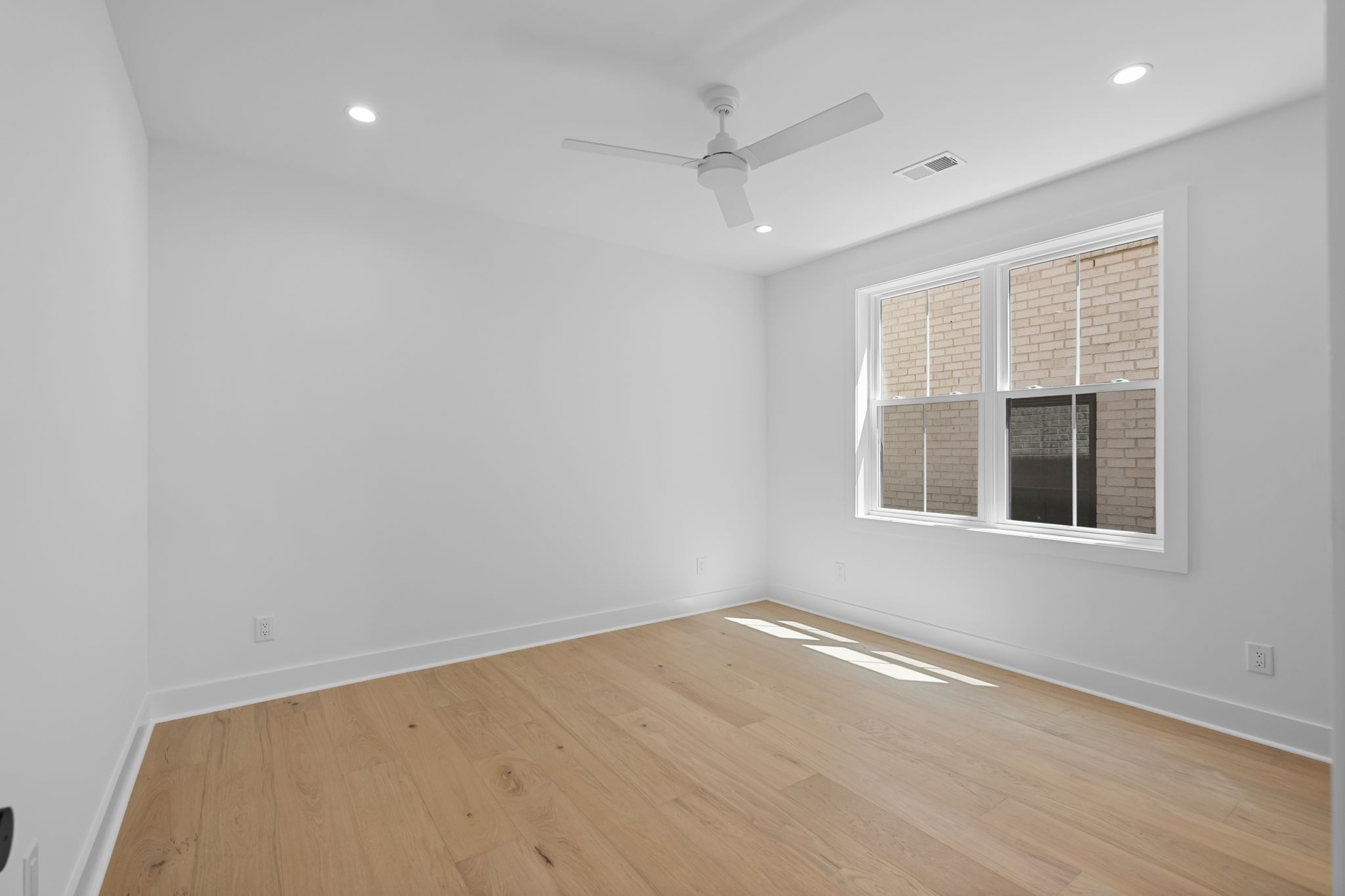 1010 Argyle Ave Property Photo 36