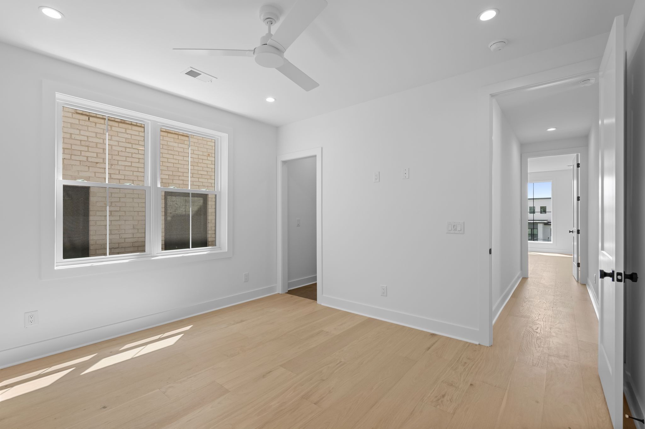 1010 Argyle Ave Property Photo 37