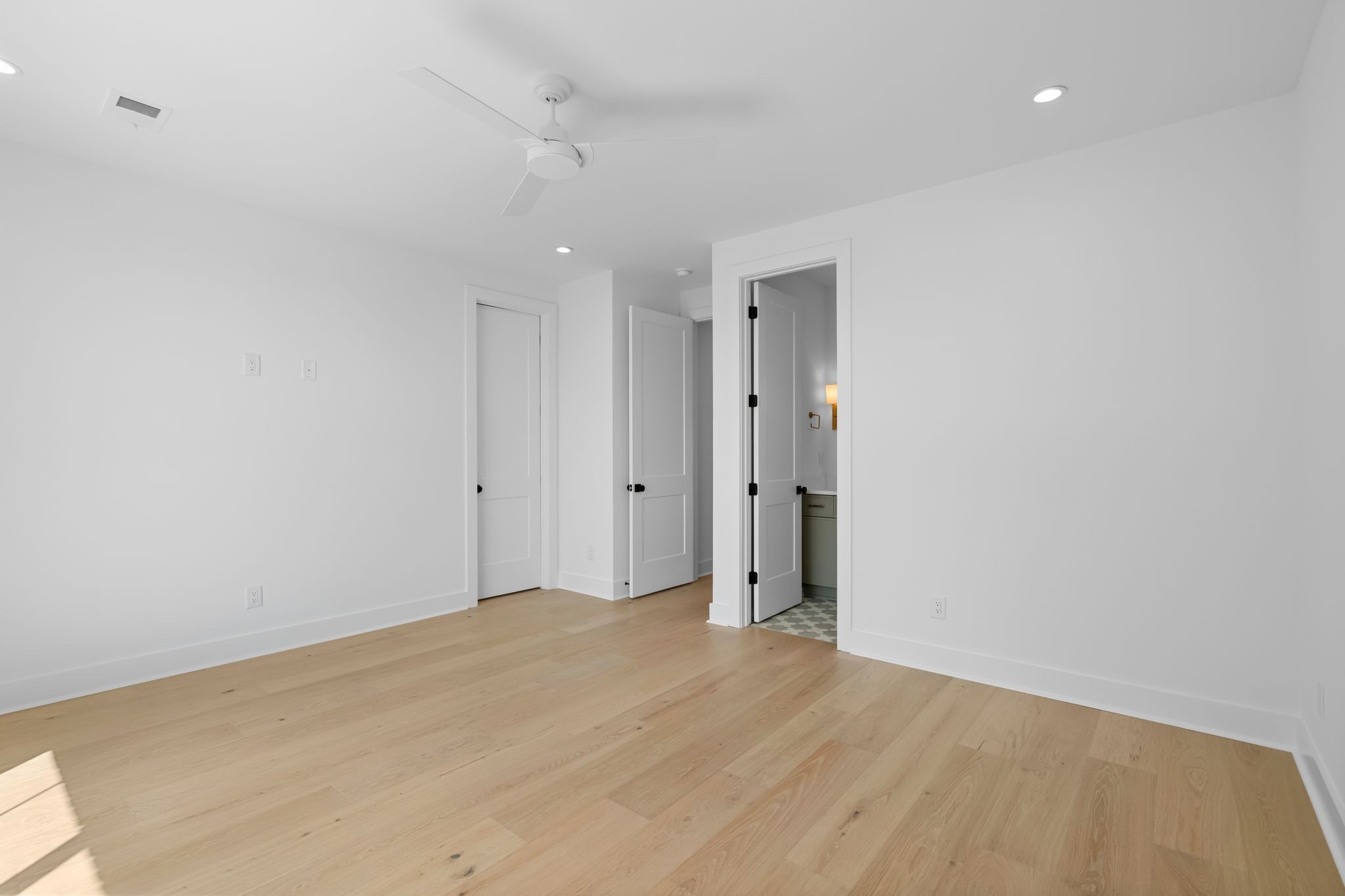1010 Argyle Ave Property Photo 41