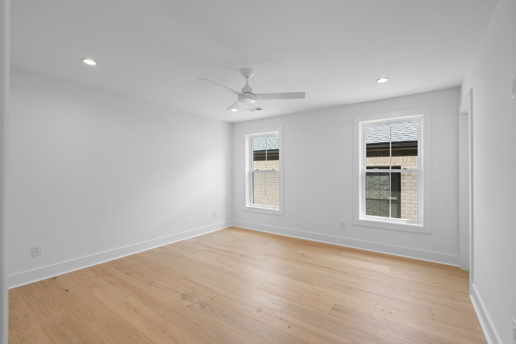 1010 Argyle Ave Property Photo 47