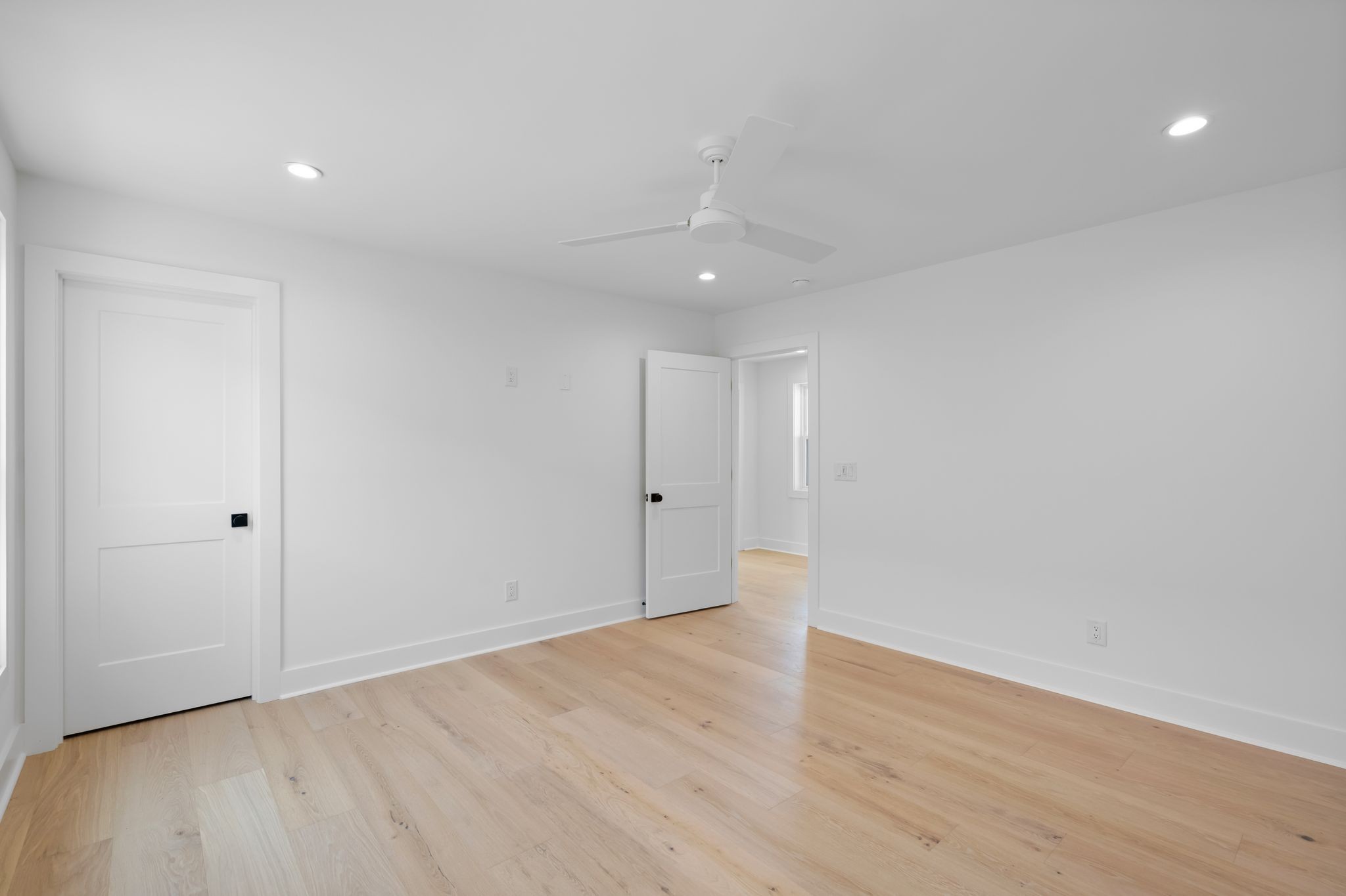 1010 Argyle Ave Property Photo 48